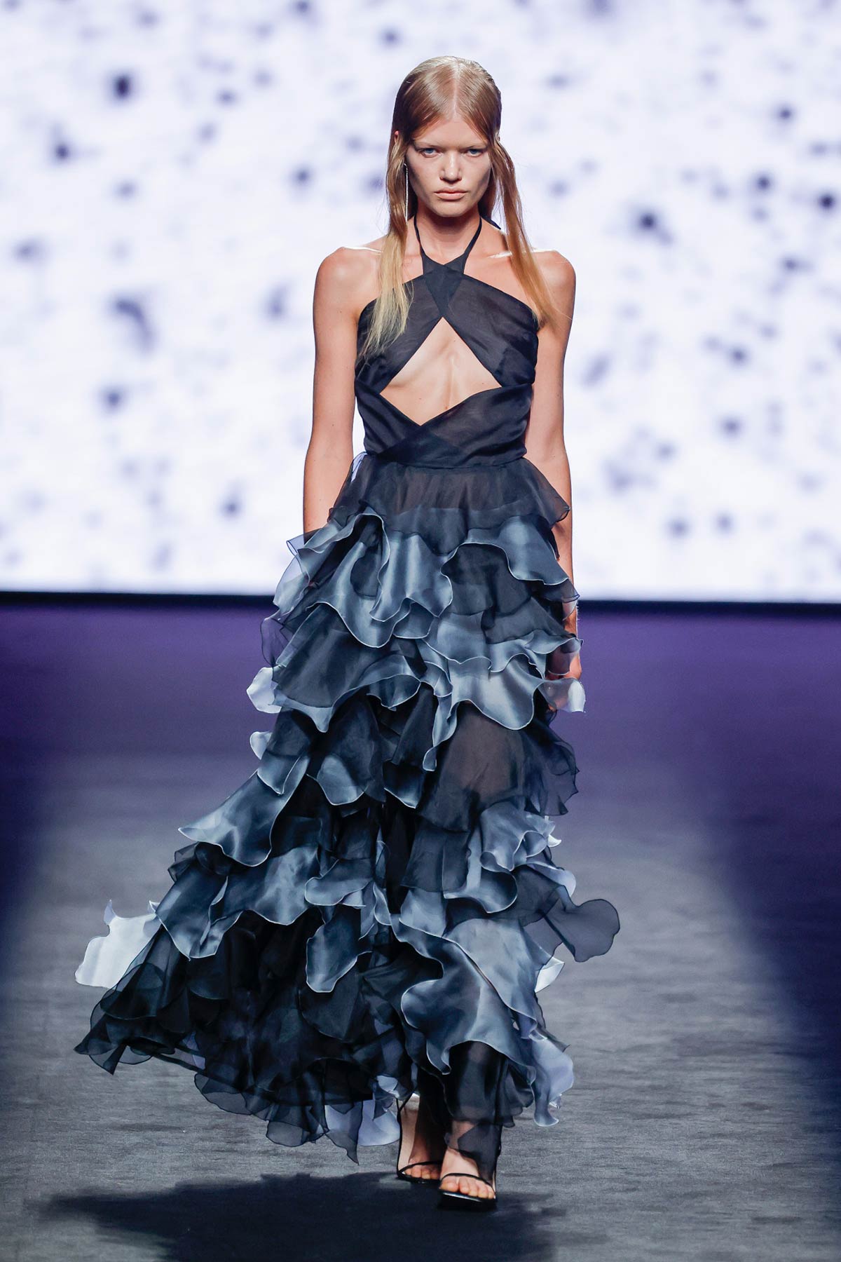 Volantes, 'cut out' y mezcla de colores en contraste. 