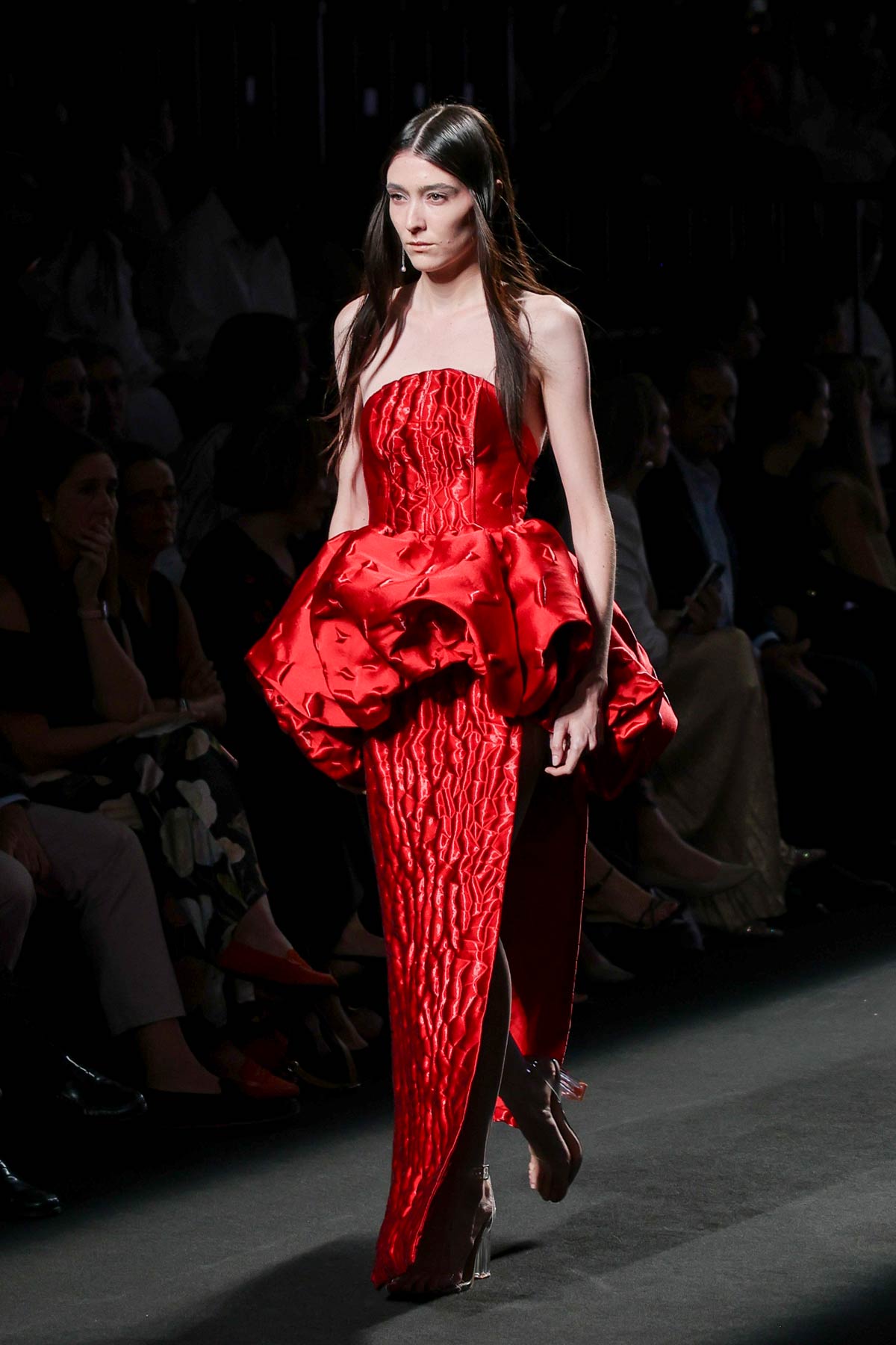 El maxivolante en la cintura, una tendencia que ya hemos visto en alfombras rojas.