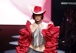 MBFWMadrid primavera/ verano 2025: Los 'cow-boys' más glamurosos de Paloma Suárez toman la pasarela