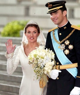 Imagen secundaria 2 - El vestido de novia de la Reina Letizia, una auténtica joya.