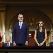 Los vestidos de la Reina Letizia e Isabel Díaz Ayuso en la inauguración de la temporada del Teatro Real