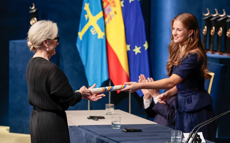 Imagen principal - Meryl Streep visitó España en 2023 para recoger el Premio Princesa de Asturias de las Artes.