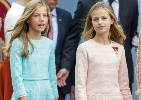 Secondary image 1 - Doña Leonor and Infanta Sofía began to wear different styles in 2020.