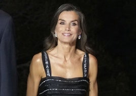 El vestido joya de la Reina Letizia para asistir a los Premios Planeta