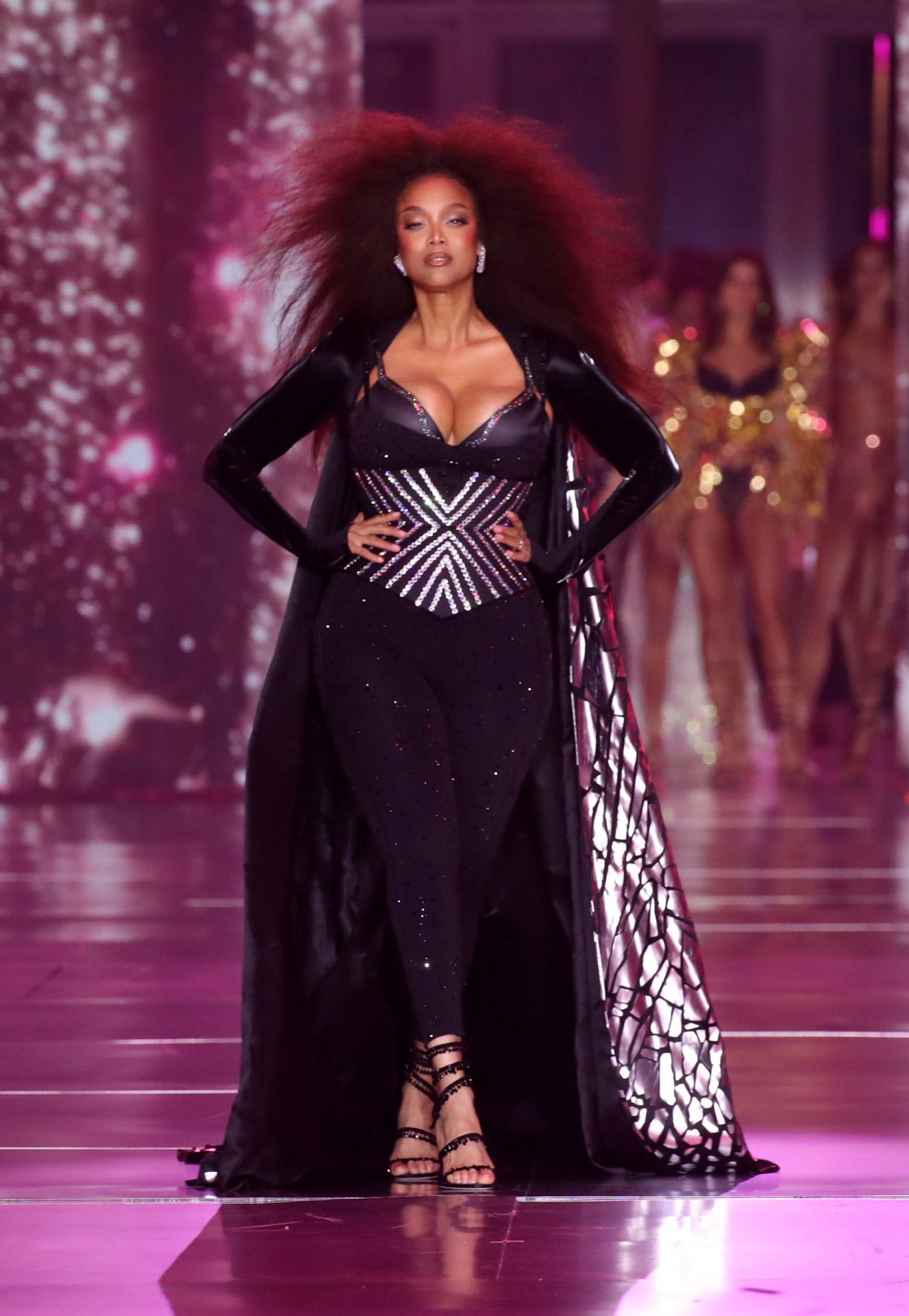 Tyra Banks presumió de curvas en el desfile de Victoria's Secret. 