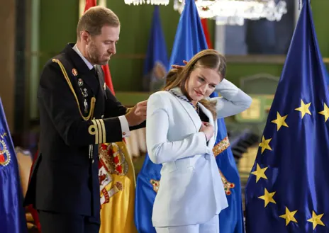 Secondary image 1 - Princess Leonor with a blue dress