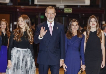 Los vestidos de la Reina Letizia, la Princesa Leonor y la Infanta Sofía en  el concierto de los Premios Princesa de Asturias
