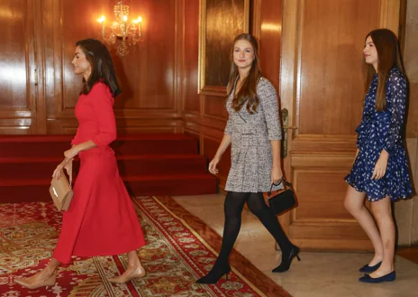 Secondary image 1 - Queen Letizia and her daughters arrive at the audiences within the framework of the Princess of Asturias Awards events