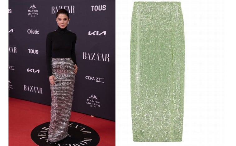 Imagen principal - Juana Acosta posa con un look de Carolina Herrera; falda lápiz y tobillera de lentejuelas (325 €), diseñada por Hortensia Maeso; Rihanna con un mono de estampado felino y chaqueta de leopardo (79,99 €), de October.