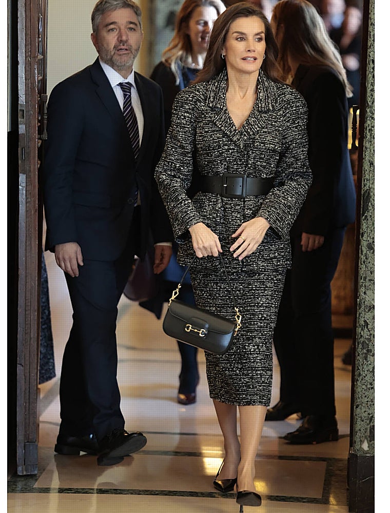 Letizia con uno de los bolsos más icónicos de Gucci.