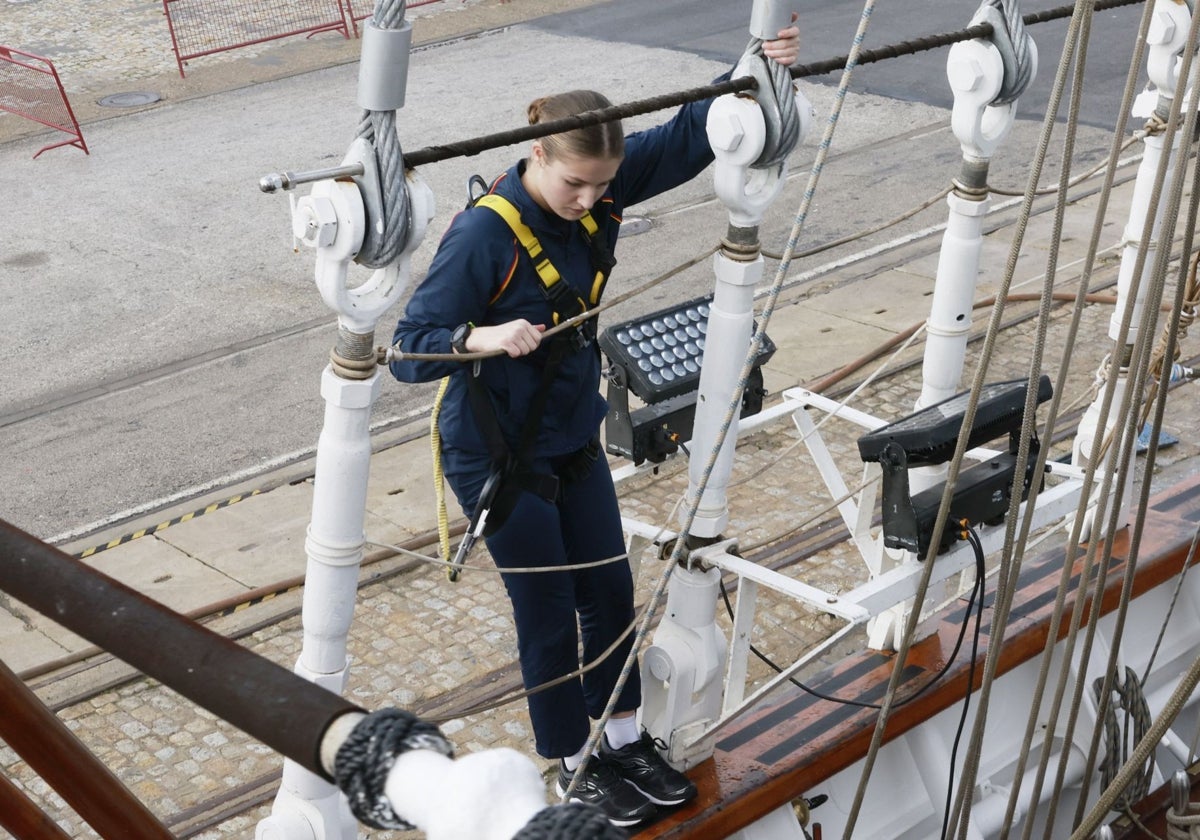 La Princesa Leonor durante la instrucción en el buque Juan Sebastián Elcano.