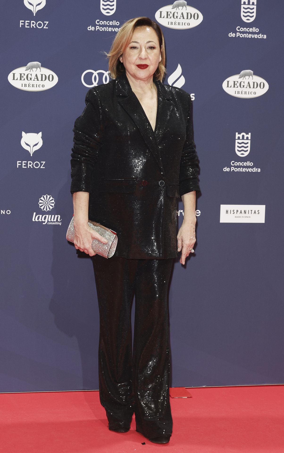 La actriz Carmen Machi ha apostado por un dos piezas negro con lentejuelas.