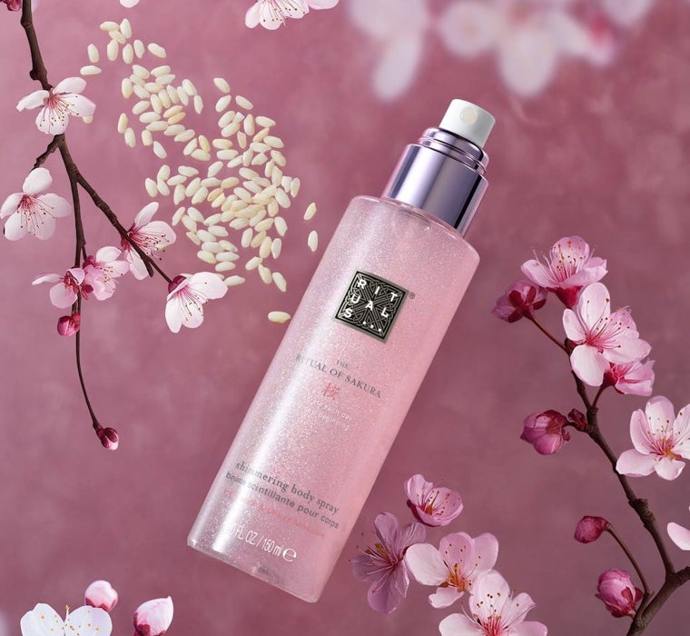 Bruma corporal brillante The Ritual of Sakura de Rituals.