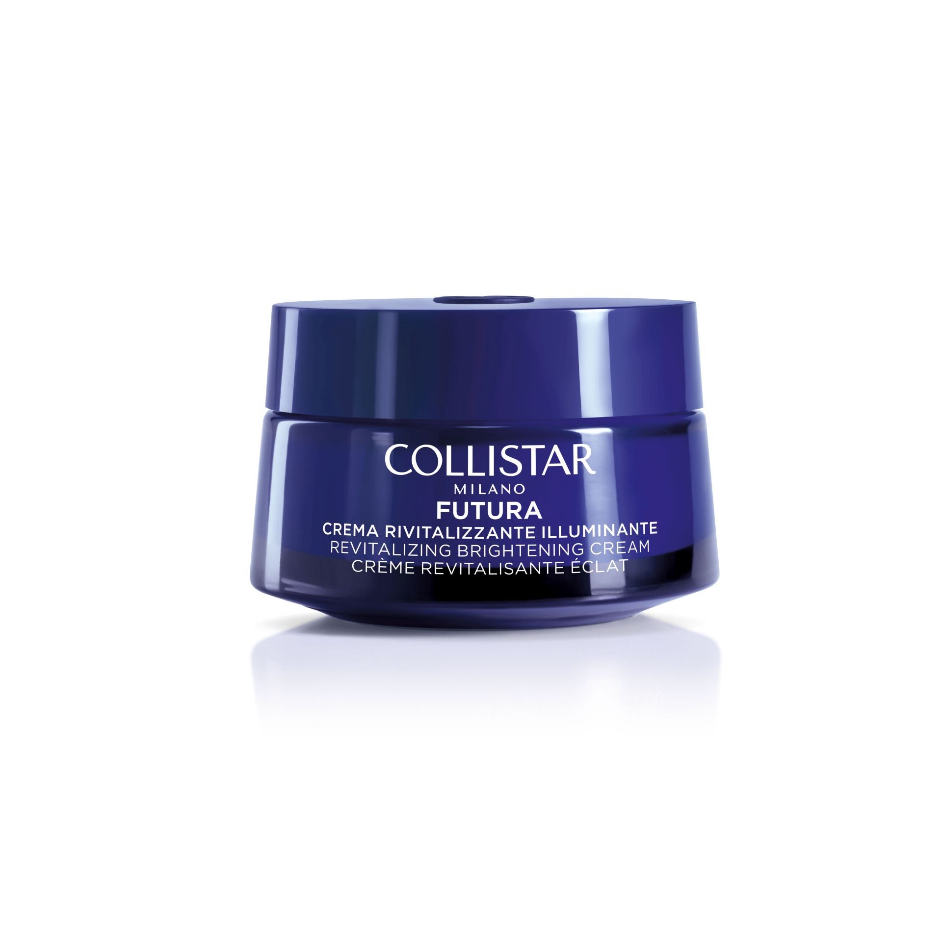 Crema Revitalizante Iluminadora de día de la línea Futura de Collistar (71 euros). Inspirada en las zonas azules (las ciudades más longevas del planeta) y con activos vegetales únicos extraídos en Cerdeña, ha sido formulada para preservar la juventud de la piel y favorecer la longevidad de las células cutáneas gracias a la acción sinérgica de la carnosina, la quercetina, los péptidos vegetales de centella asiática y la rosa de roca italiana. Esta crema de día estimula la vitalidad celular para una piel de aspecto radiante y uniforme, aportando elasticidad y tono. Tiene una textura cremosa que se funde al instante con la piel.