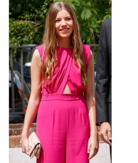 Imagen secundaria 2 - La Infanta Sofía con blusa de Zara; con vestido de alquiler de Erdem; y con mono fucsia de Cayro