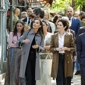 La Reina Letizia y Ayuso combinan looks por los 100 años de la Cuesta de Moyano