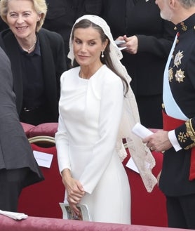 Imagen secundaria 2 - Detalles del estilismo de la Reina Letizia