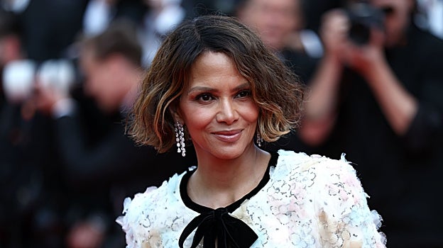 Imagen después - Los últimos cambios de looks de las famosas: nuevos tintes, flequillos y el corte de pelo del verano