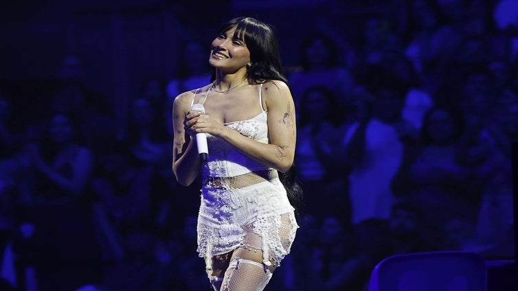 El look lencero de Aitana para la listening party de 'Cuarto azul', su nuevo disco