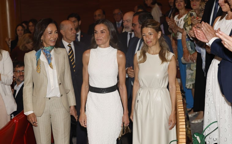 Imagem principal - A rainha presidiu a cerimônia de encerramento, que também contou com a presença da ministra Yolanda Díaz e do ator de Hollywood, que mora na Espanha, junto com sua esposa, Alejandra Silva.