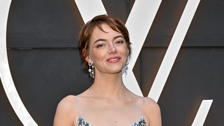 Emma Stone con un pixie crecido, perfecto para este verano.