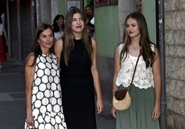 Las sandalias tendencia con las que la Reina Letizia, la Princesa Leonor y la Infanta Sofía han inaugurado su verano en Mallorca