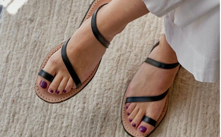 Immagine principale: sandali Monpiel (€ 59,90), mint&rose (€ 85) e Zara (€ 29,95)