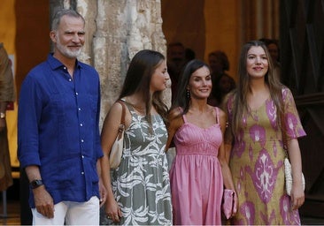 El estilismo de verano de la Reina Letizia lleno de guiños a la artesanía de Mallorca