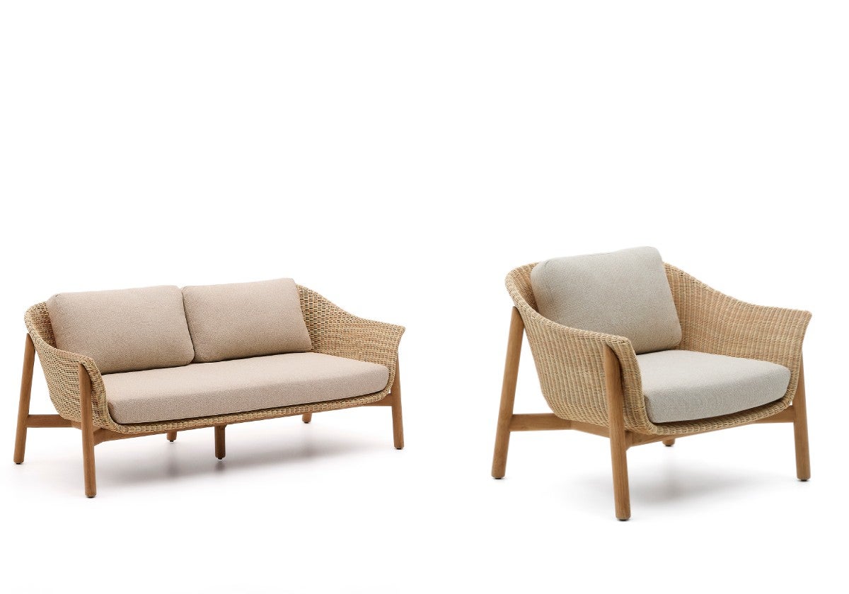 De la colección Galea, diseñada por Made Studio para Kave Home, el sofá viene con dos o tres plazas (2.399 ó 3.199 €) y se complementa con el sillón (1.199 €). Son de madera maciza de teca con trenzado a mano en ratán sintético.