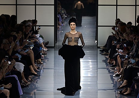 Imagen secundaria 1 - Distintos desfiles de Alta costura de Giorgio Armani