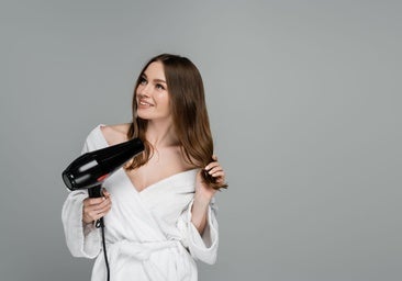 Los beneficios de secar el pelo con secador, incluso en verano