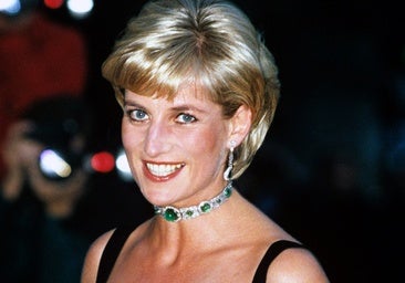 Los diez looks que convirtieron a Diana de Gales en un icono de moda eterno