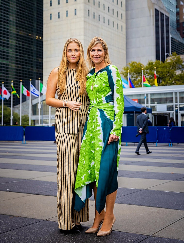 Máxima de Holanda junto a Amalia de Holanda en Nueva York