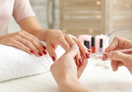 Manicuras seguras en el salón de belleza: desde los esmaltes TPO-free a las lámparas de secado
