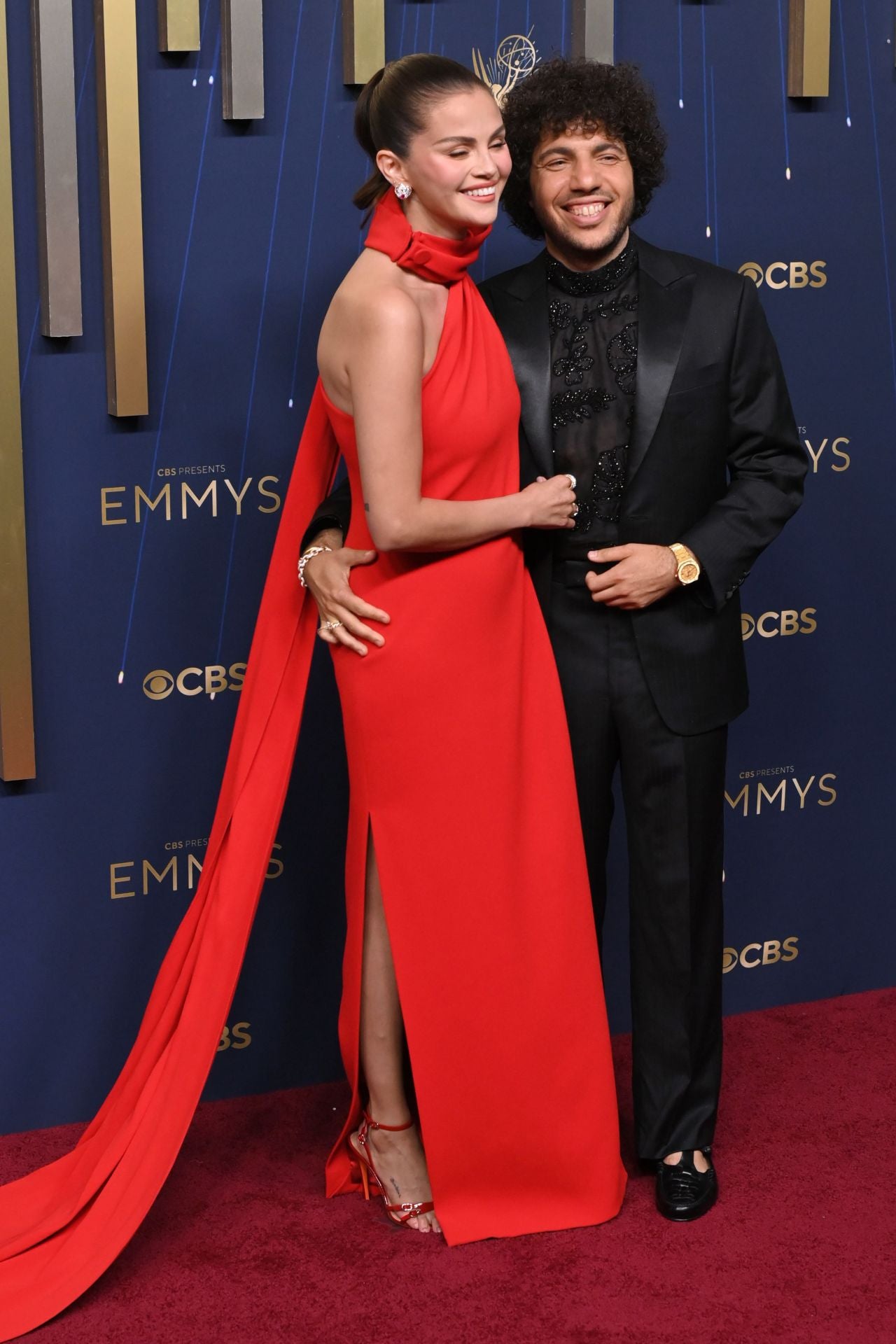 La actriz y cantante asistió acompañada de su prometido Benny Blanco.