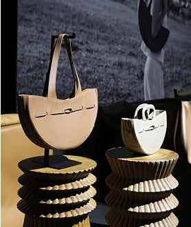 Imagen secundaria 2 - Performance de PARIS64 en la pasarela