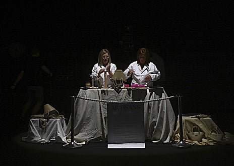 Imagen secundaria 1 - Performance de PARIS64 en la pasarela