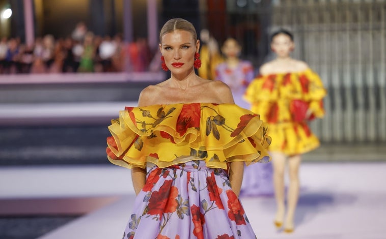 Ana görsel - Madrid'deki Carolina Herrera defilesindeki İspanyol pulu