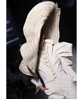 Imagen secundaria 2 - De María Lafuente a Dolores Cortés y Ángel Schlesser, lo mejor de la última jornada de desfiles en MBFWMadrid