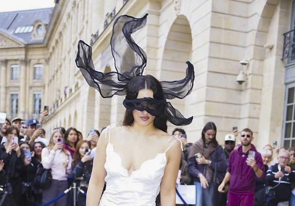 Rosalía con vestido de Palomo Spain