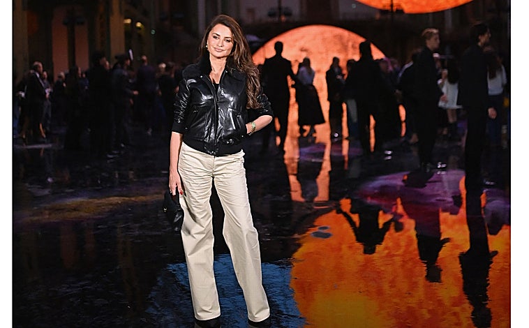 Imagen principal - Penélope Cruz, Pedro Pascal y Margot Robbie; y una embarazada Úrsula Corberó durante el desfile