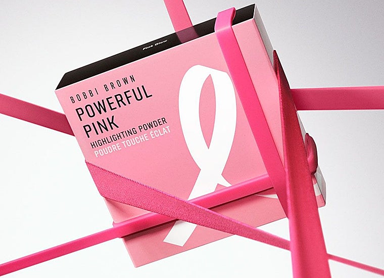 Iluminador en polvo Powerful Pink de Bobbi Brown.