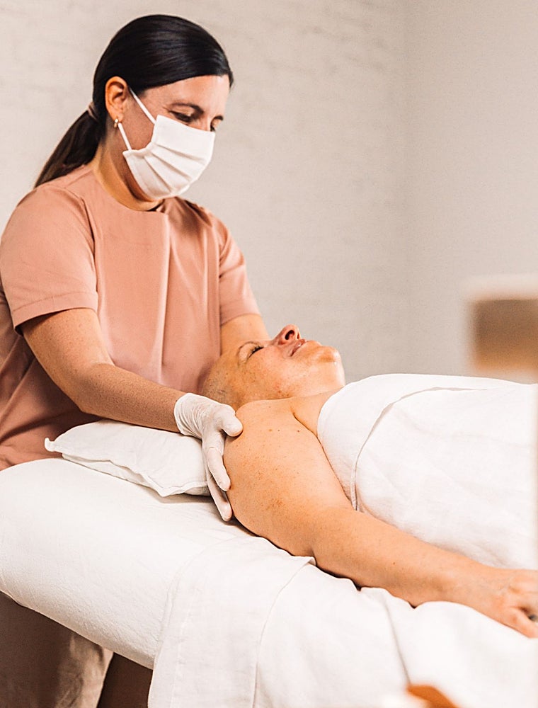 Talleres de cuidados de belleza para pacientes oncológicas de la Fundación Ricardo Fisas Natura Bissé.