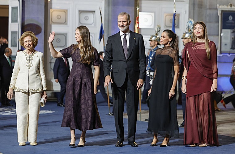 La Familia Real de España en el acto de entrega de los Premios Princesa de Asturias 2025, celebrado en el teatro Campoamor de Oviedo.
