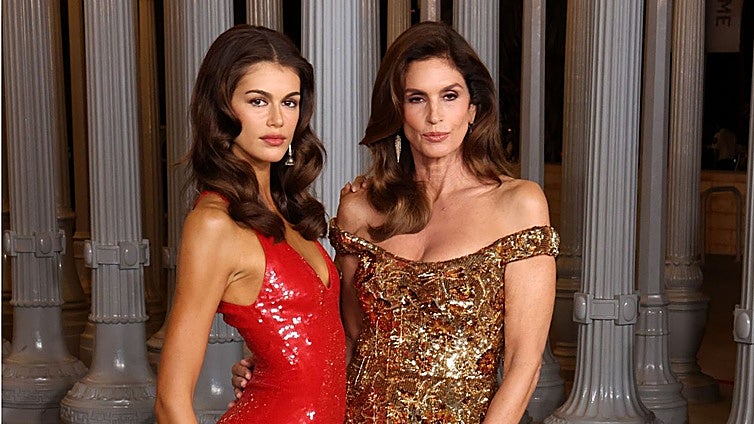 De Kaia Gerber y Cindy Crawford a Salma Hayek: los vestidos más espectaculares de la gala LACMA 2025