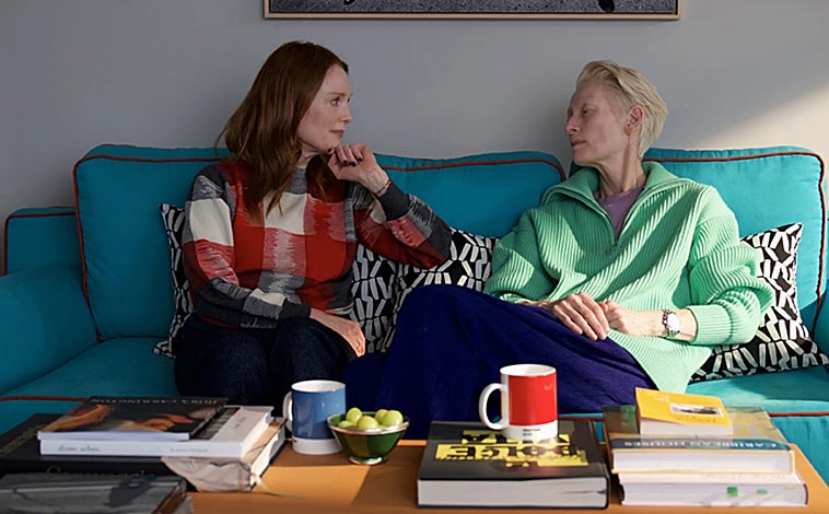 Imagen principal - Algunos de los jerséis que han marcado la historia en la moda y en el cine