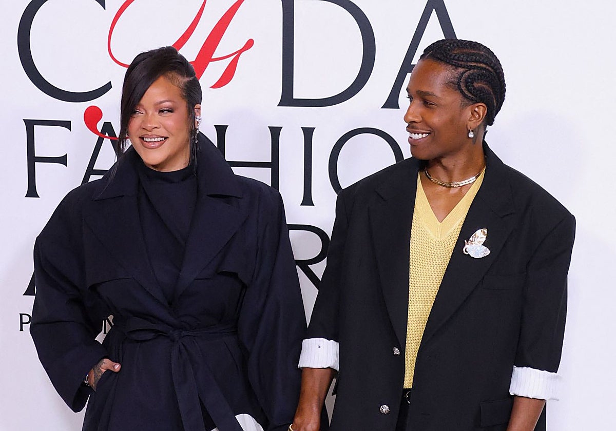 Vestidos icónicos, parejas a juego y otros looks de impacto en la alfombra roja de los premios CFDA 2025