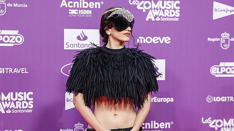 Rosalía ha llevado unas llamativas gafas.