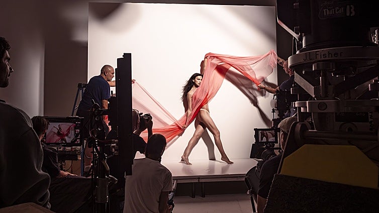 Irina Shayk, Tilda Swinton o Venus William protagonizan el nuevo Calendario Pirelli 2026