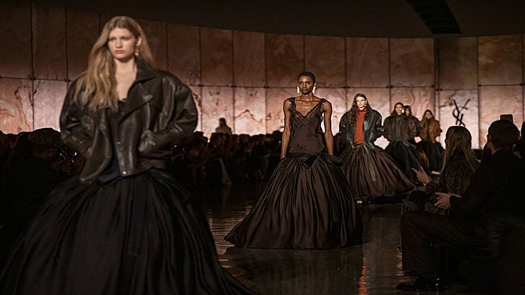 El marrón chocolate es el nuevo negro: así se lleva el color del moda del otoño